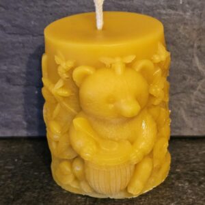 Stumpenkerze-Honigbär 75 mm x 60 mm